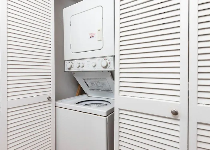 Apartment Island Winds East 107 *