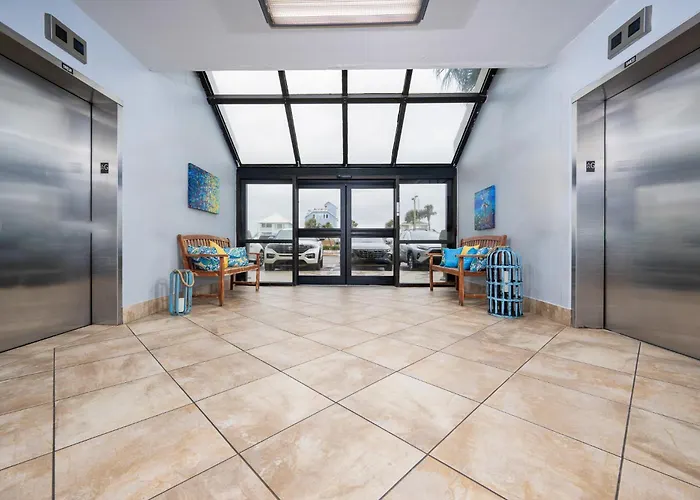 Apartment Island Winds East 107
