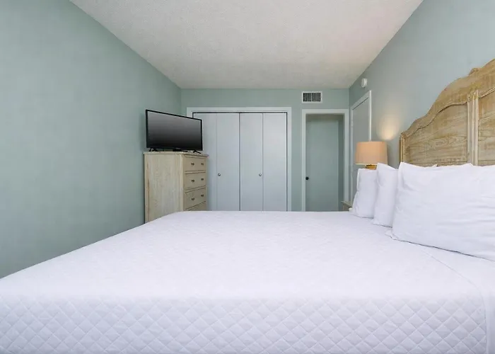 Apartment Island Winds East 107 *